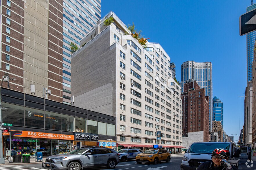 668 Lexington Ave, New York, NY à louer - Photo de l’immeuble – Image 3 sur 12