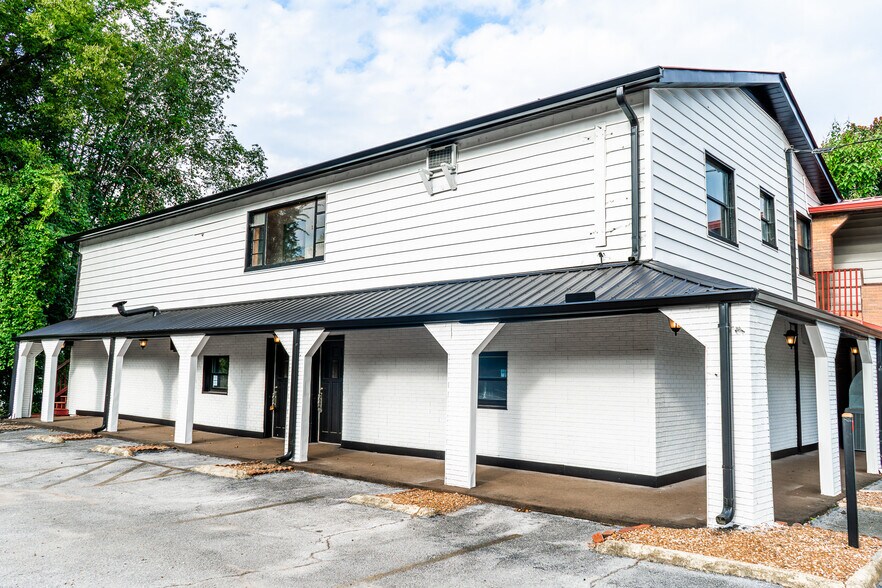 705 W Race St & Lakeshore Drive portefeuille de 2 biens à vendre sur LoopNet.fr - Photo principale – Image 1 sur 41
