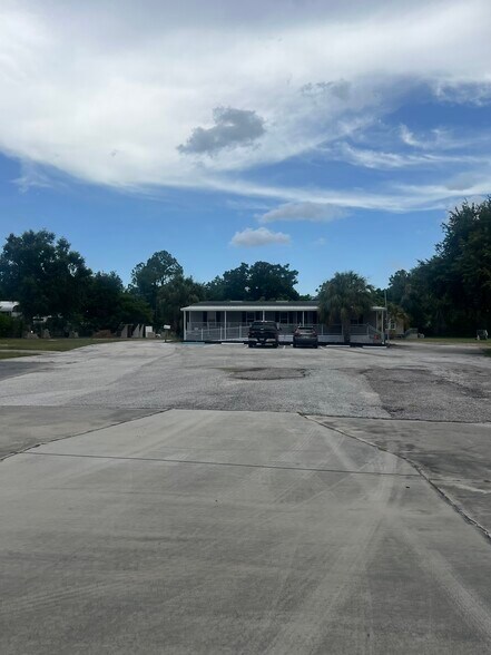 10916 N Nebraska Ave, Tampa, FL à vendre - Photo de l’immeuble – Image 2 sur 12