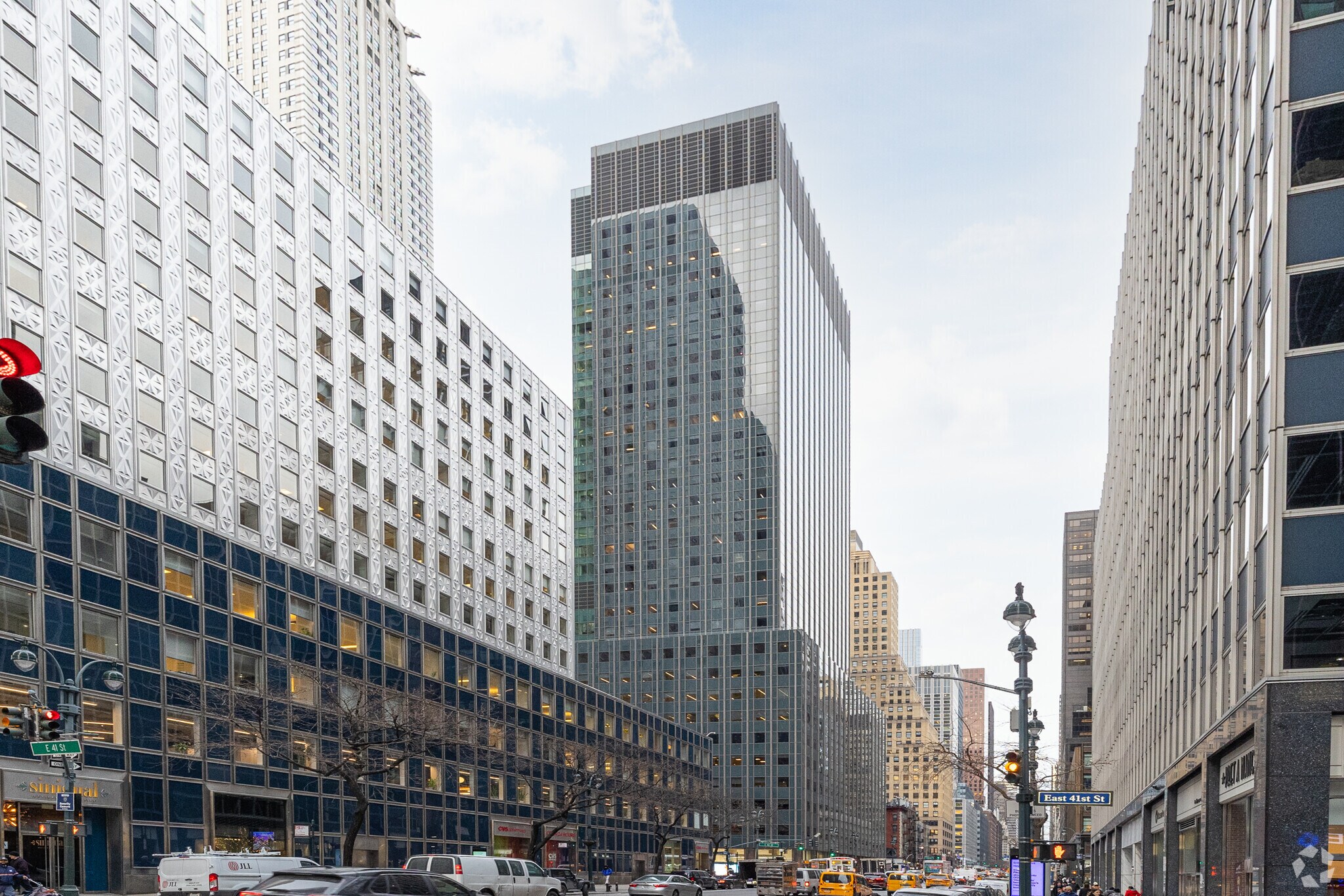 666 Third Ave, New York, NY à louer Photo principale– Image 1 sur 36
