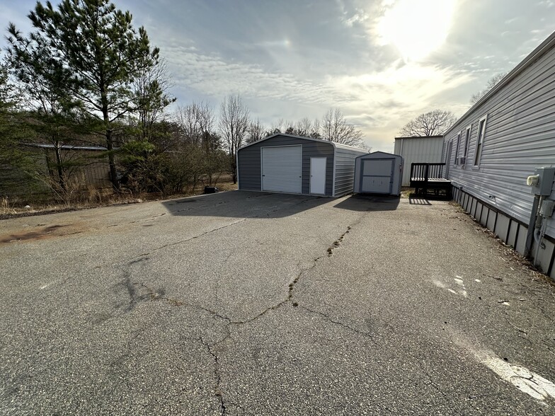 2656 Davie Ave, Statesville, NC à louer - Photo de l’immeuble – Image 3 sur 4