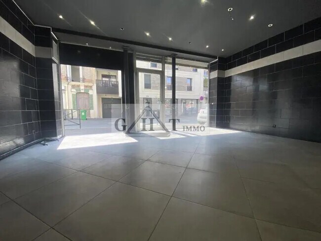 Plus de détails pour Local commercial à vendre