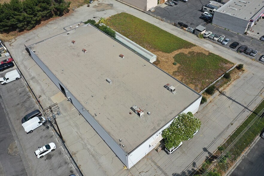 711-717 Monterey Pass Road portefeuille de 2 biens à vendre sur LoopNet.fr - Photo de l’immeuble – Image 2 sur 8