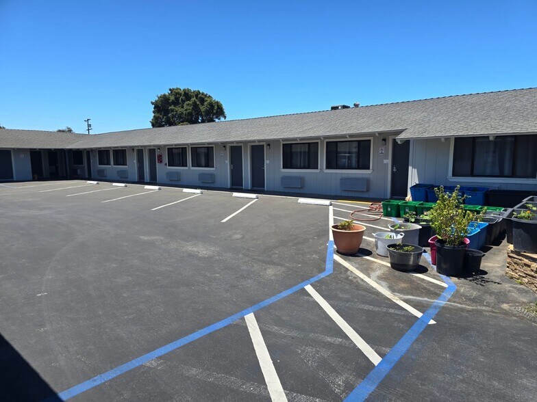 126 John St, Salinas, CA à vendre - Photo de l’immeuble – Image 2 sur 7