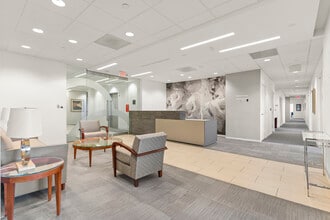 7918 Jones Branch Dr, McLean, VA à louer Photo intérieure– Image 2 sur 9