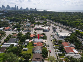 1721 SW 24th Ter, Miami, FL 33145-3835 - Immobilier d'entreprise