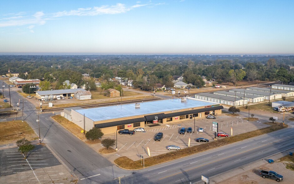 630 10th St, Hempstead, TX à louer - Photo de l’immeuble – Image 2 sur 13
