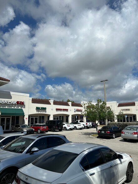 730 W Hallandale Beach Blvd, Hallandale Beach, FL à louer - Photo de l’immeuble – Image 3 sur 4