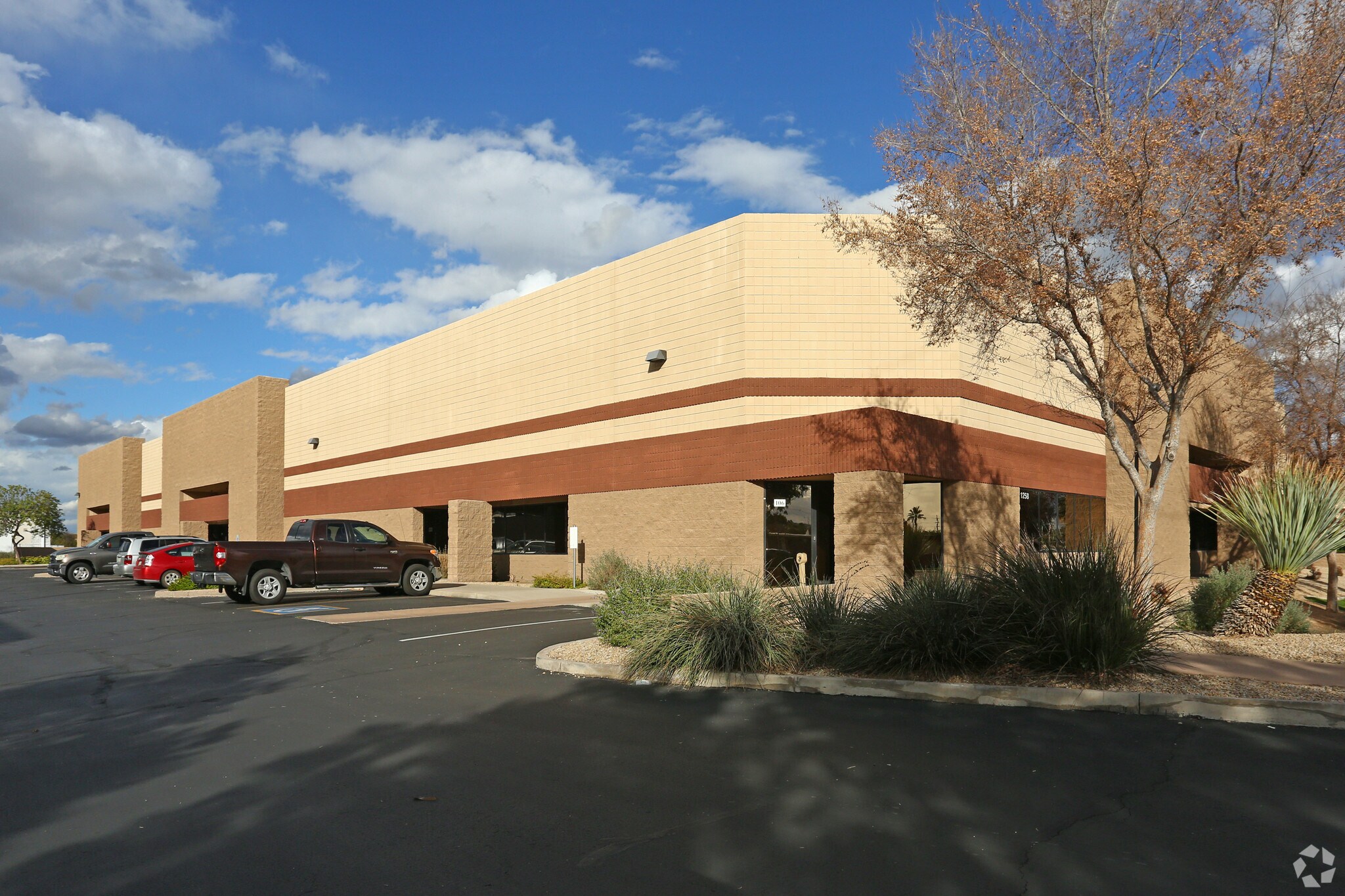 1230 W Southern Ave, Tempe, AZ à louer Photo principale– Image 1 sur 4
