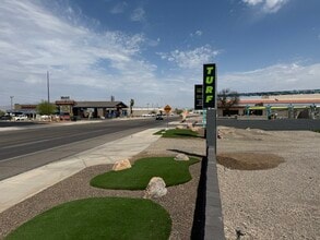 82 Lake Havasu Ave N, Lake Havasu City, AZ à louer Photo de l’immeuble– Image 1 sur 23