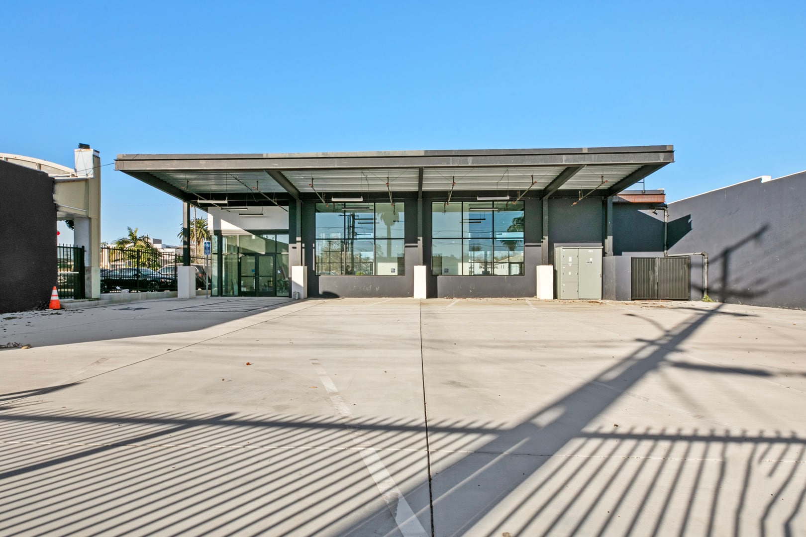 4410 W Victory Blvd, Burbank, CA à louer Photo principale– Image 1 sur 8