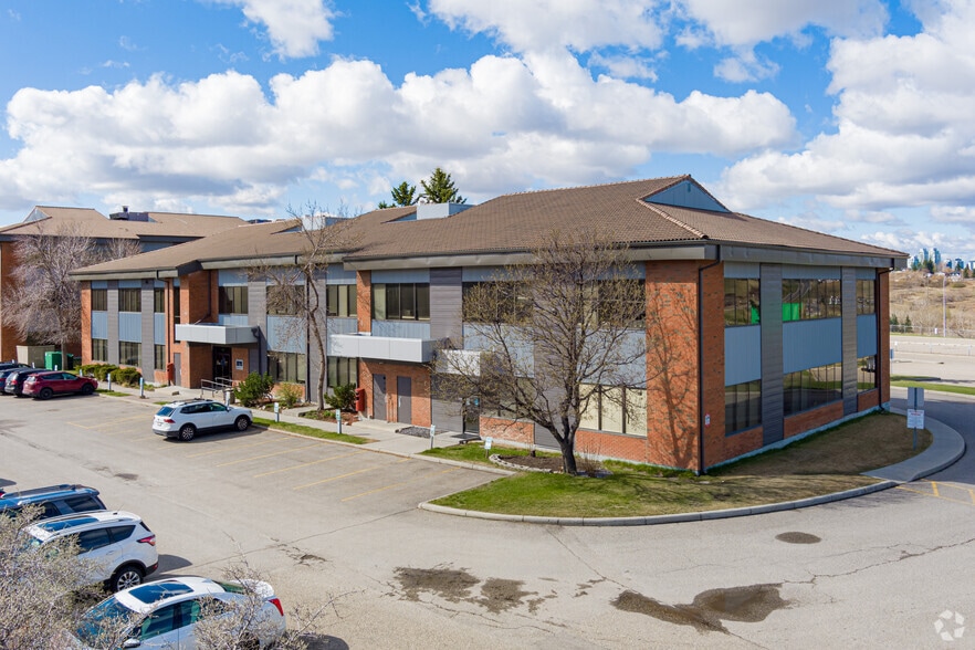 801 Manning Rd NE, Calgary, AB à louer - Photo principale – Image 3 sur 17