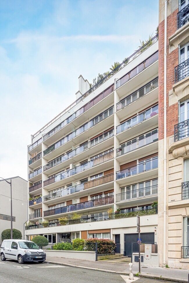 Plus de détails pour 16 Rue Rottembourg, Paris - Logement à vendre