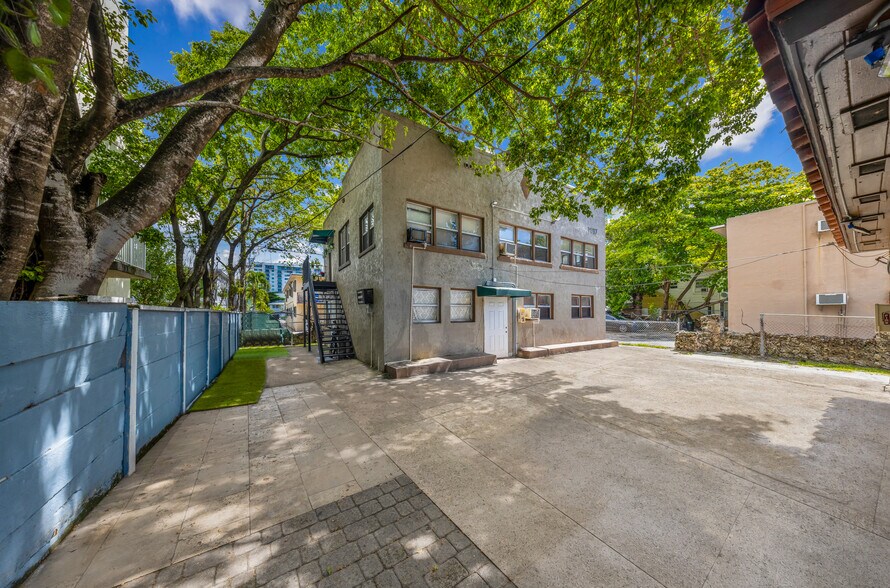 1035 NW 4th St, Miami, FL à vendre - Photo de l’immeuble – Image 2 sur 55