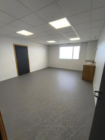 Bureau dans Saint-Cyr-sur-Menthon à louer - Photo de l’immeuble – Image 1 sur 7