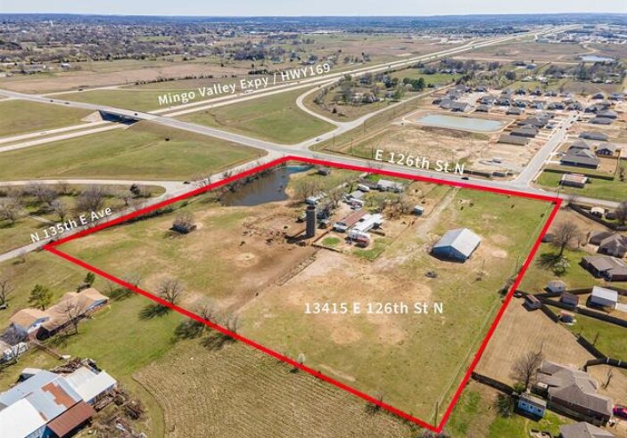 13415 E 126th St N, Collinsville, OK à vendre - Photo de l’immeuble – Image 1 sur 10