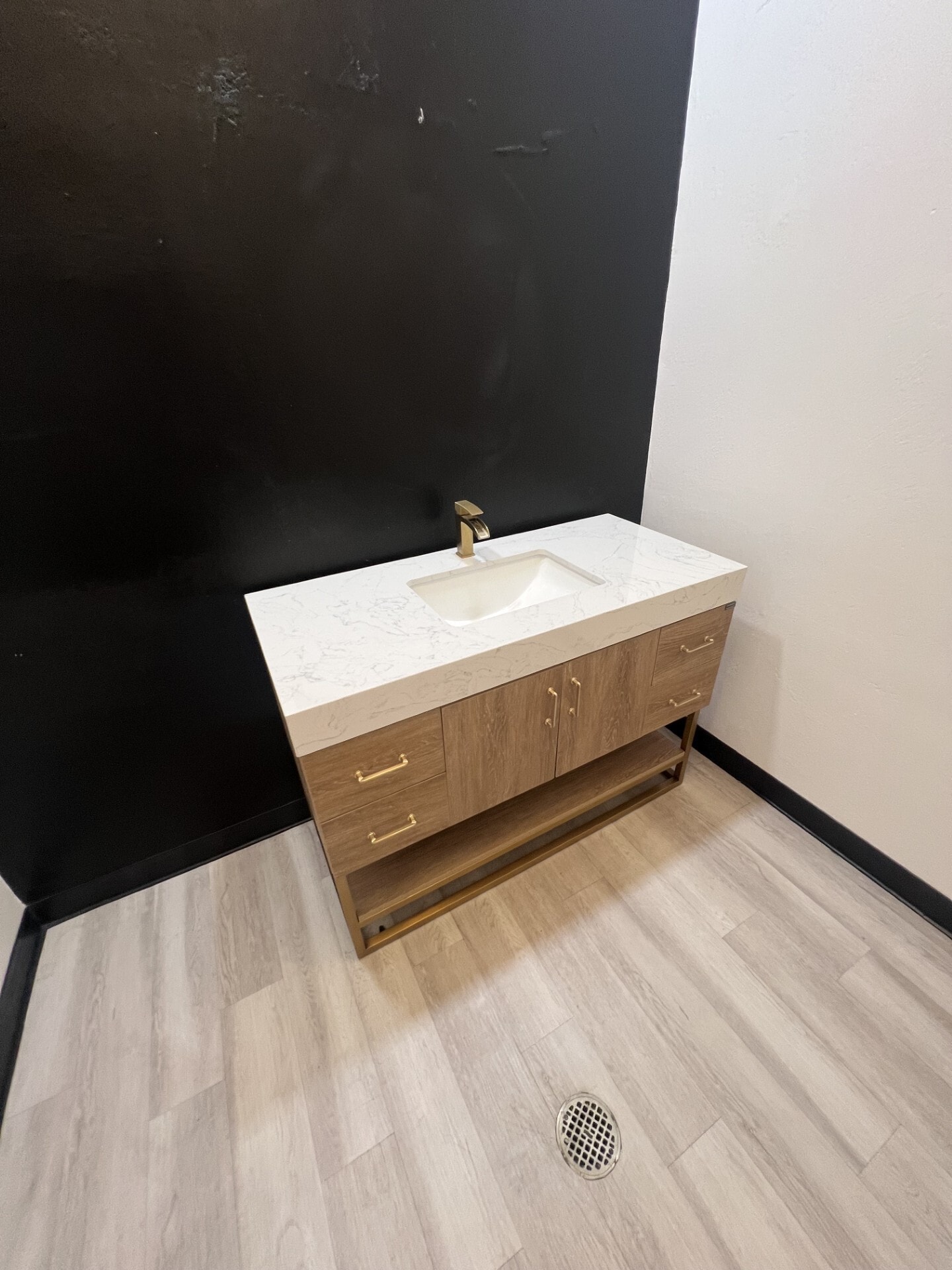 31546 Railroad Canyon Rd, Canyon Lake, CA à louer Photo de l’immeuble– Image 1 sur 8