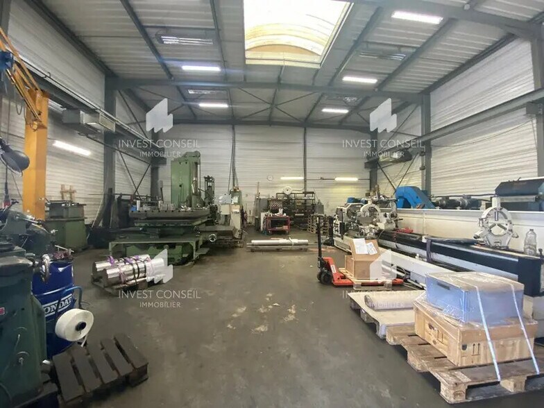 Local d'activités dans Presles à vendre - Photo de l’immeuble – Image 2 sur 12