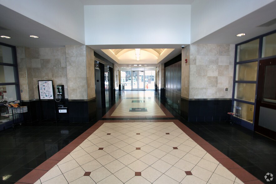 201 Hay St, Fayetteville, NC à louer - Hall d’entrée – Image 2 sur 31