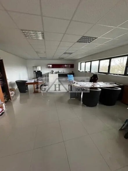 Industriel/Logistique dans Chessy à vendre - Photo intérieure – Image 2 sur 3