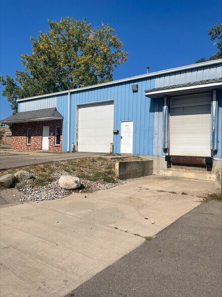 5635 Commerce St, Lansing, MI à louer - Photo de l’immeuble – Image 3 sur 20