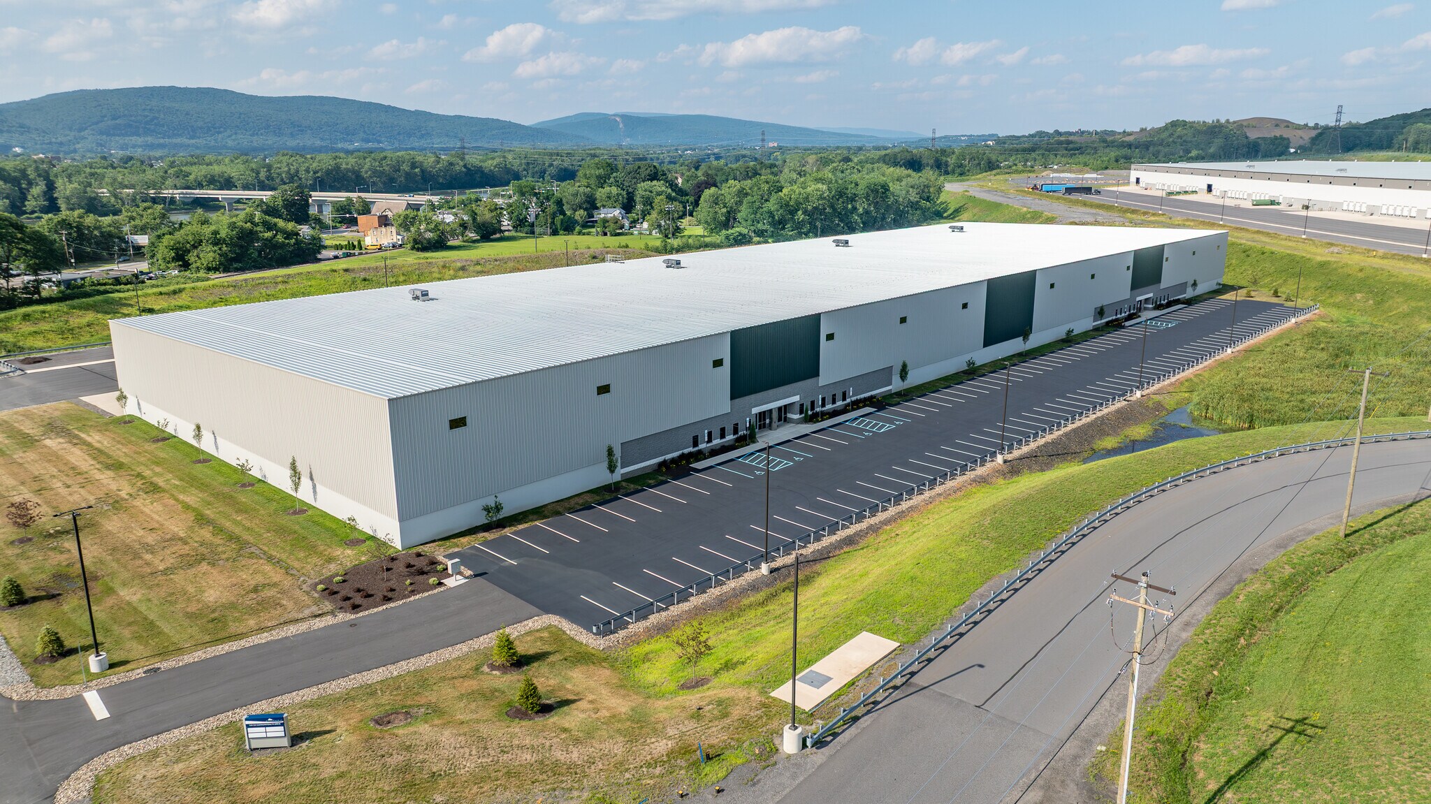 144-154 Commonwealth Dr, Jenkins, PA à louer Aérien– Image 1 sur 6