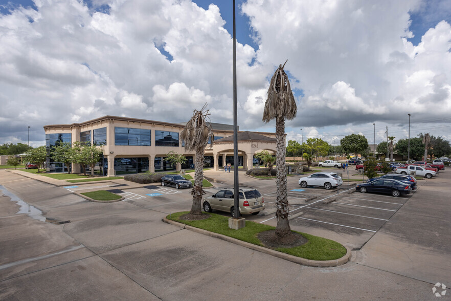 6243 Fairmont Pky, Pasadena, TX à louer - Photo de l’immeuble – Image 2 sur 8