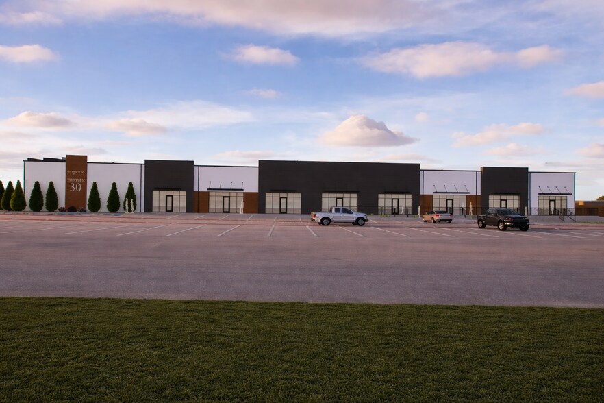 1330 N US Highway 281, Stephenville, TX à louer - Photo de l’immeuble – Image 3 sur 11