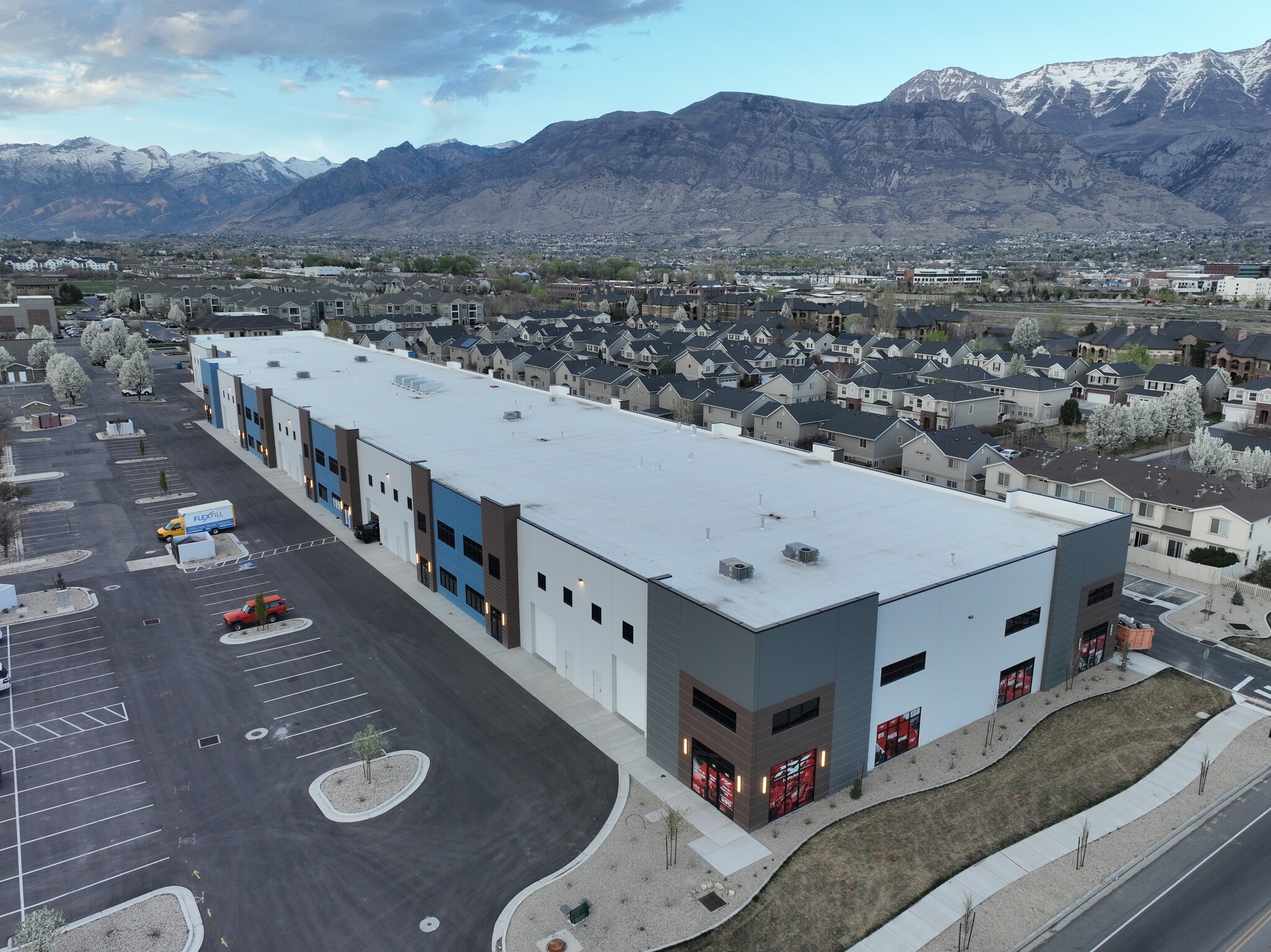 2416 W 700 S, Pleasant Grove, UT à louer Photo de l’immeuble– Image 1 sur 5