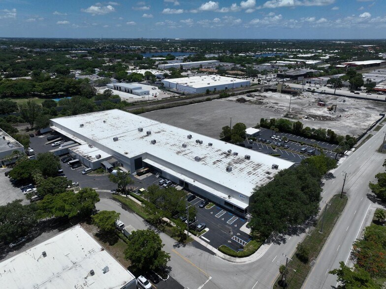 4200 N 29th Ave, Hollywood, FL à louer - Photo de l’immeuble – Image 2 sur 15
