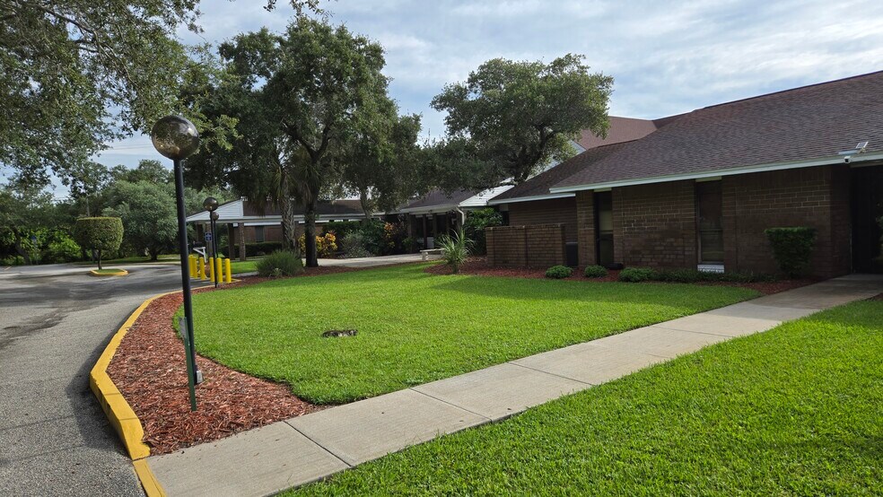 5995 N Wickham Rd, Melbourne, FL à vendre - Photo de l’immeuble – Image 2 sur 30