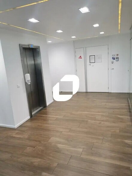 Bureau dans Créteil à louer - Photo de l’immeuble – Image 2 sur 4
