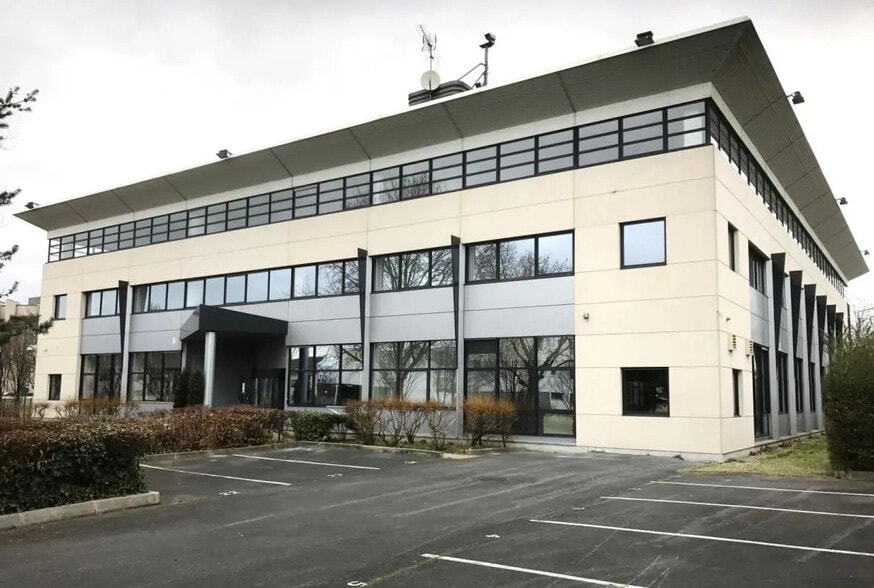 1-3 Allée Des Pierres Mayettes, Gennevilliers à louer - Photo de l’immeuble – Image 1 sur 10