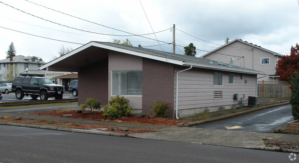 925 9th Ave SW, Albany, OR à louer - Photo de l’immeuble – Image 2 sur 2