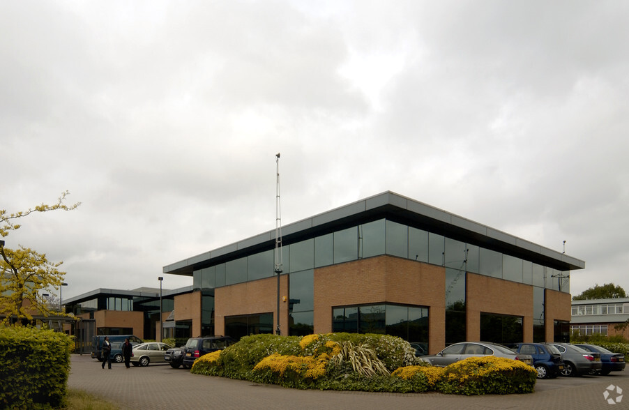 West End Rd, Ruislip à louer - Photo principale – Image 1 sur 9