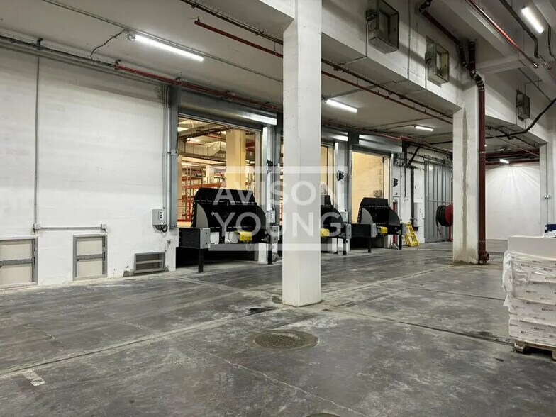 Local d’activités dans Paris à louer - Photo de l’immeuble – Image 1 sur 7