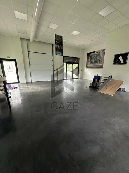 Bureau dans Le Pian-Médoc à vendre - Photo de l’immeuble – Image 2 sur 2