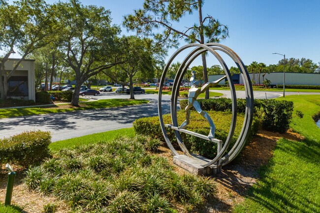 Plus de détails pour 13190 56th Ct, Clearwater, FL - Différents types d’espaces à louer