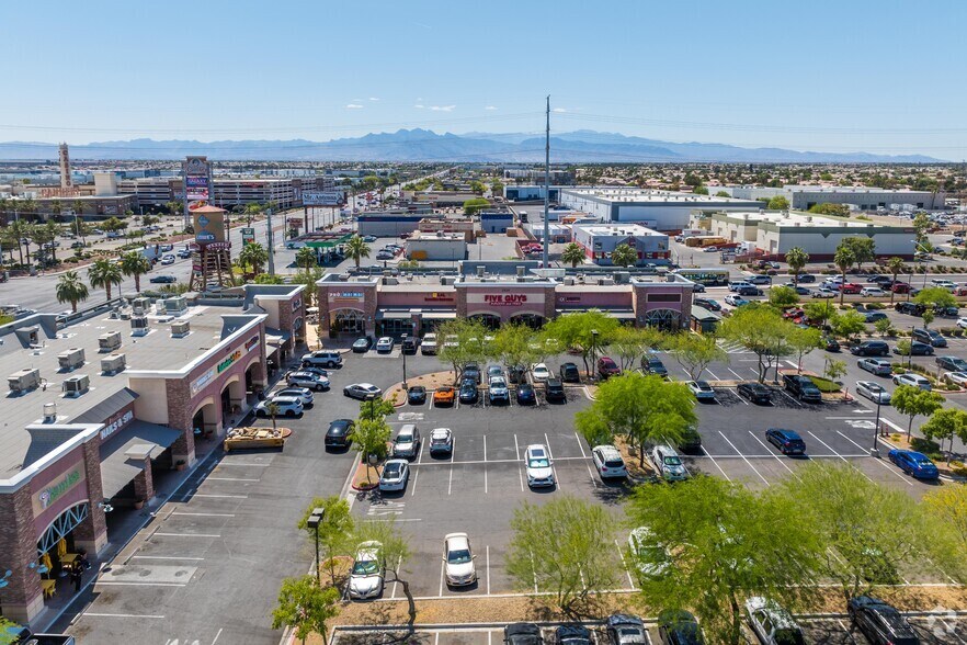 2520 E Craig Rd, North Las Vegas, NV à louer - Photo de l’immeuble – Image 2 sur 15