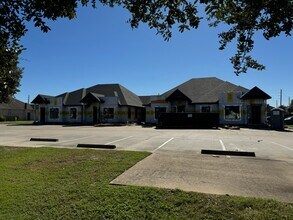 21404 Provincial, Katy, TX à louer Photo de l’immeuble– Image 1 sur 3
