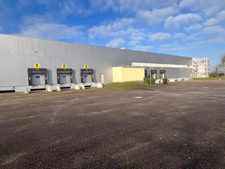 Industriel/Logistique dans Val-de-Reuil à louer - Photo de l’immeuble – Image 1 sur 17