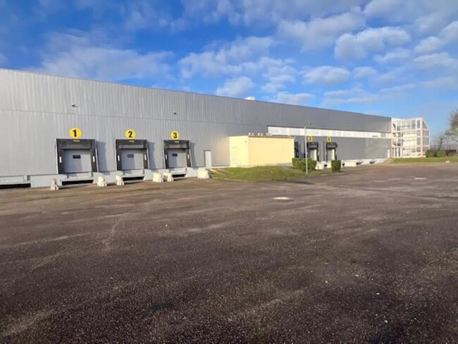 Plus de détails pour Industriel/Logistique à louer