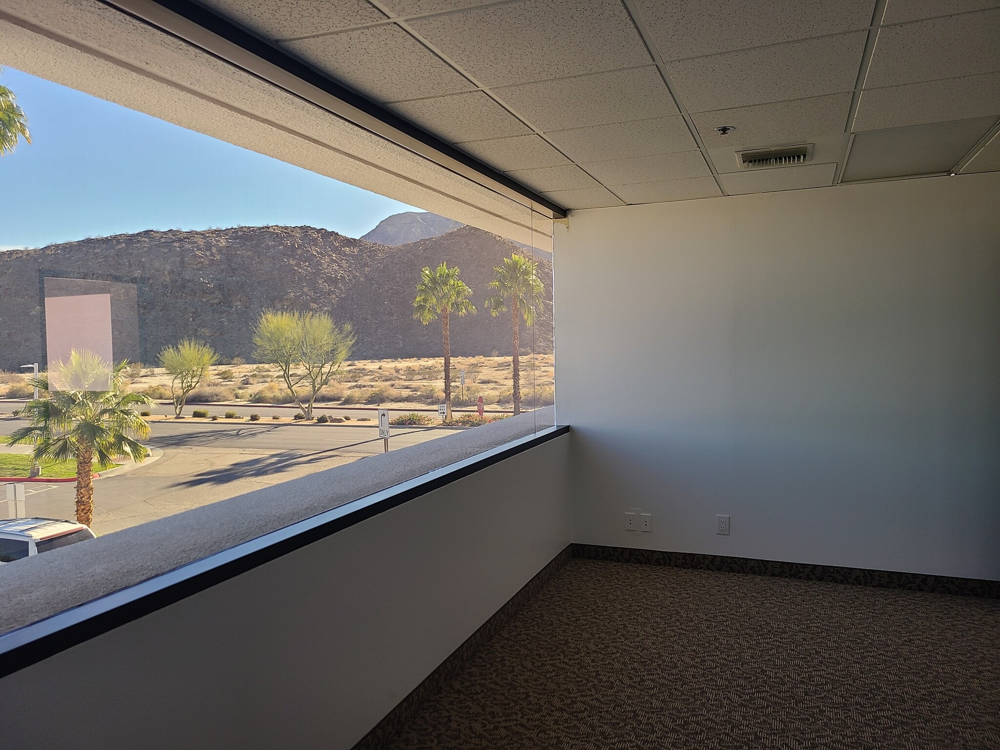 69550 US Highway 111, Rancho Mirage, CA à louer Photo intérieure– Image 1 sur 2