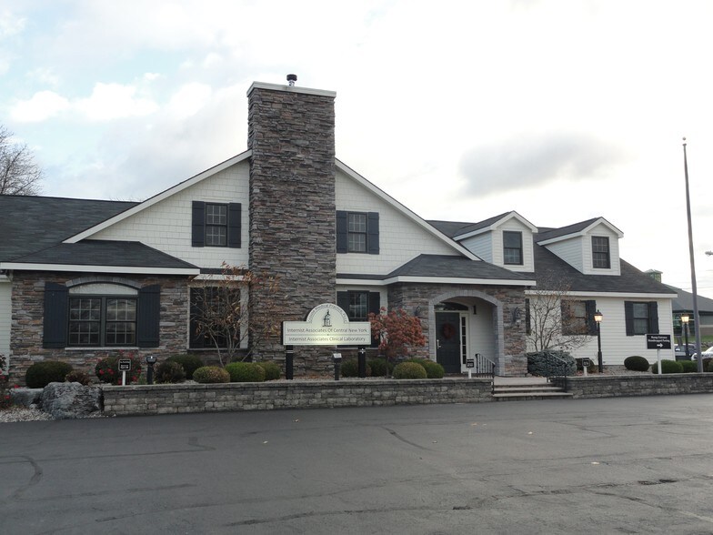 4500 Pewter Ln, Manlius, NY à louer - Photo de l’immeuble – Image 3 sur 4