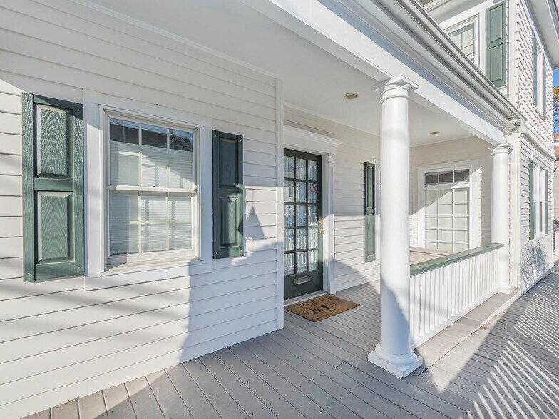 17 S Maryland Ave, Port Washington, NY à vendre - Photo de l’immeuble – Image 2 sur 19