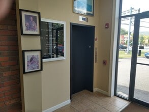 185 State Route 17, Mahwah, NJ à louer Photo intérieure– Image 2 sur 6