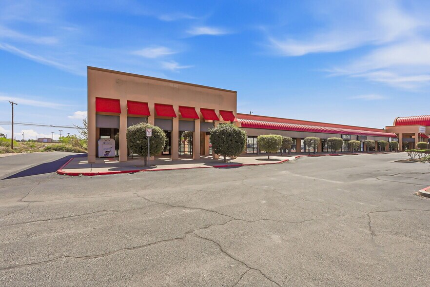 1030 Zaragosa Rd, El Paso, TX à louer - Photo de l’immeuble – Image 2 sur 9