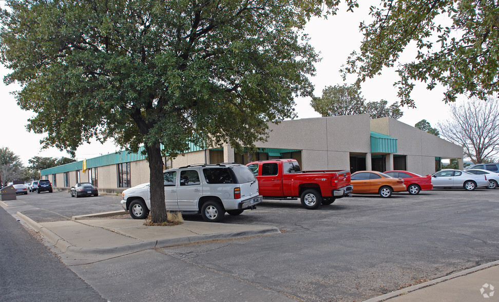 850 Tower Dr, Odessa, TX à louer - Photo de l’immeuble – Image 3 sur 5