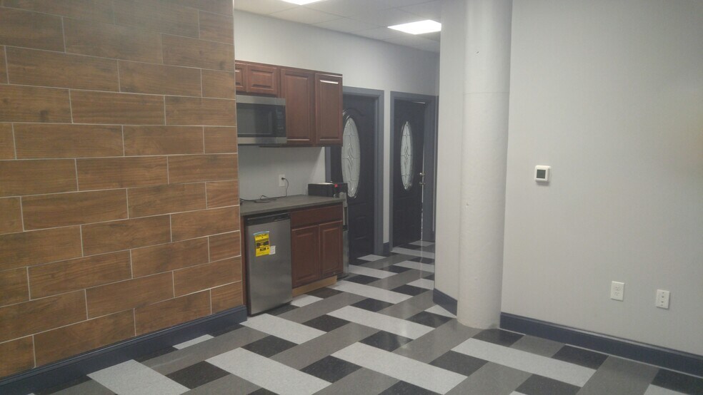 340 E Broad St, Burlington City, NJ à louer - Photo de l’immeuble – Image 2 sur 4