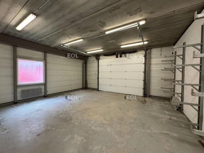 Plus de détails pour Local d'activités à louer